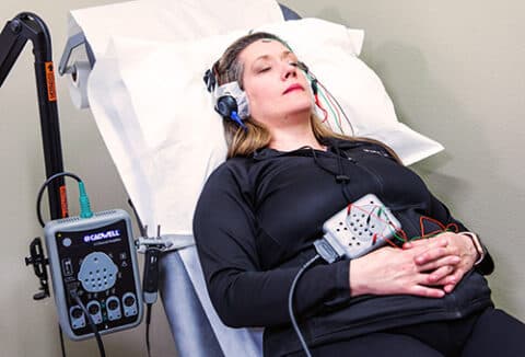 유발전위 검사 중인 환자