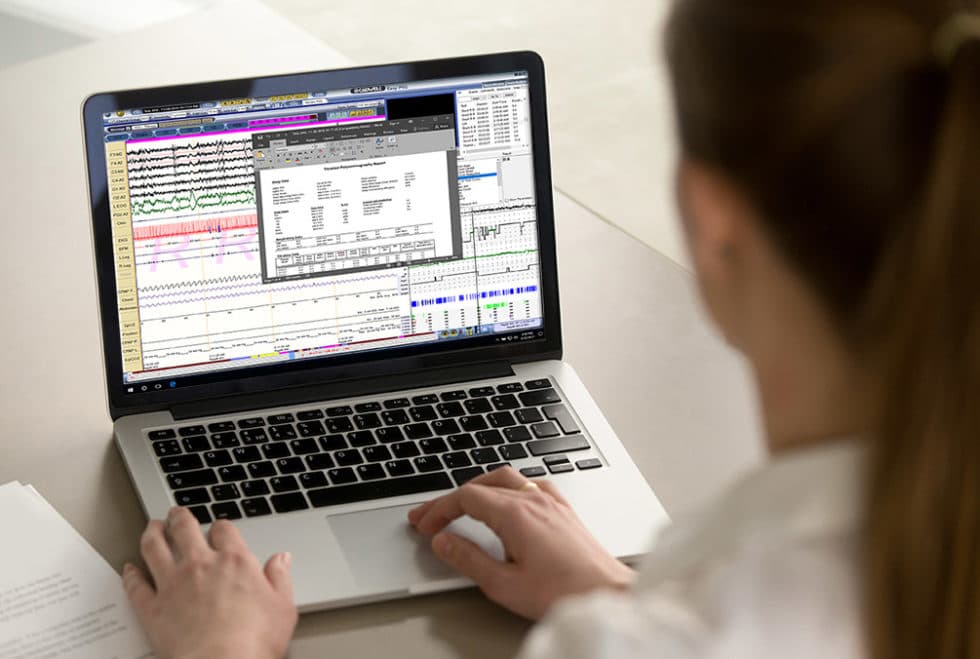 컴퓨터를 사용하는 사람